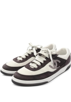 CHANEL Pre-Owned 1986-1988 logo-detail sneakers - Neutrals