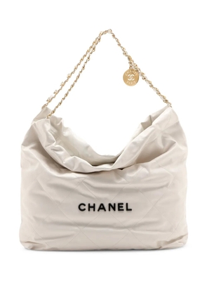 CHANEL Pre-Owned 2021-2025 Large Shiny Calfskin 22 hobo bag - White
