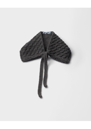 Cable-knit wool collar