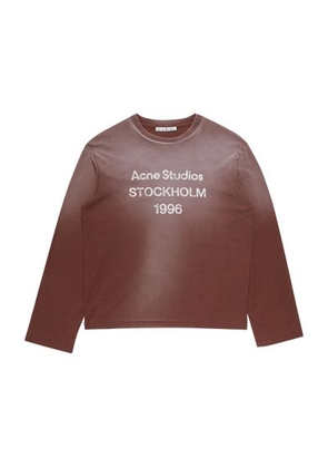 Long-sleeved t-shirt