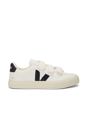 Veja Recife Logo in Extra White & Black - White. Size 45 (also in ).
