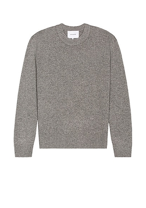 FRAME The Crew Neck Cashmere Sweater in Gris - Light Grey. Size XL/1X (also in ).