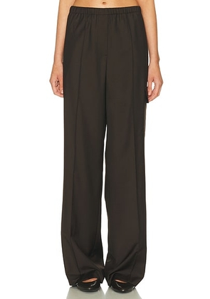 Helmut Lang Relaxed Cargo Pant in Dark Chocolate - Chocolate. Size 0 (also in 2, 4, 6, 8).