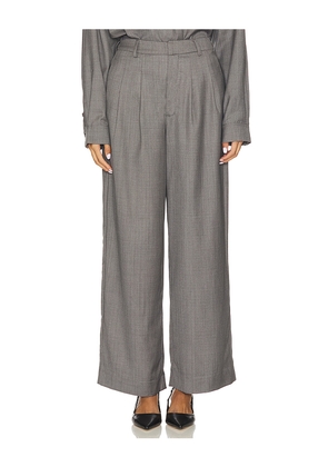 Gestuz Zeffy High Waisted Pants in Grey. Size 38. Also in 42.