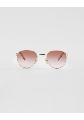 Sunglasses with the iconic metal plaque