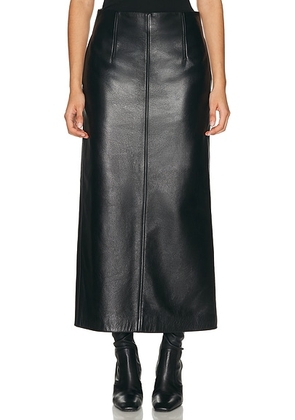 Toteme Grained Leather Straight Skirt in Black - Black. Size 34 (also in ).