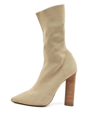 adidas Yeezy pointed-toe boots - Neutrals