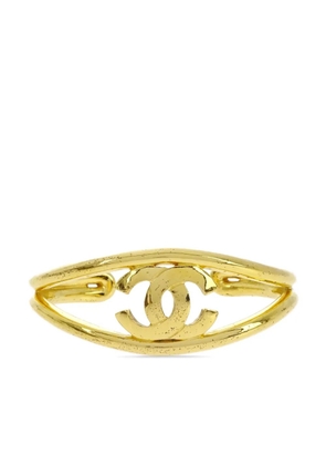 CHANEL Pre-Owned 1997 CC logo cuff - Gold