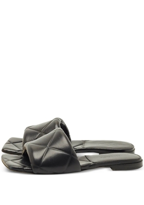 Bottega Veneta Pre-Owned quilted leather flat sandals - Black