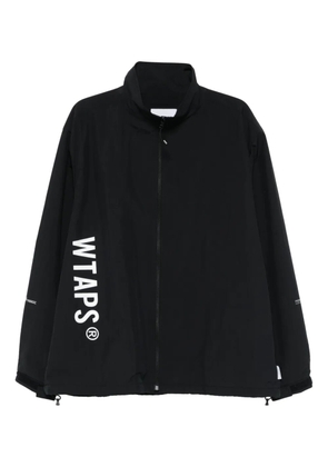 WTAPS logo-print windbreaker - Black