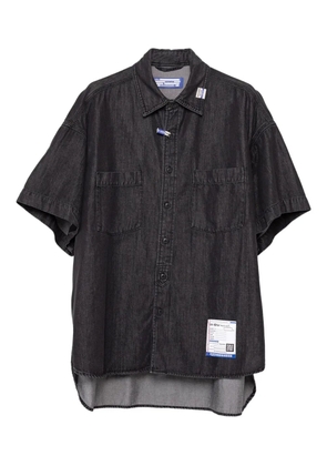 in･stru(men-tal). patch-pocket denim shirt - Black