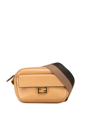 Fendi Pre-Owned 2000-2010 Leather Baguette Camera Bag crossbody bag - Brown