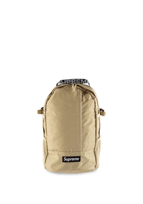 Supreme logo-patch zipper-compartment backpack - Neutrals