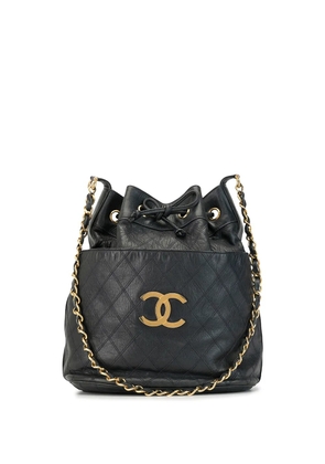 CHANEL Pre-Owned 1990s stitch CC plate drawstring shoulder bag - Blue