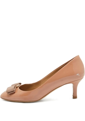 Ferragamo Pre-Owned Vara Bow pumps - Pink