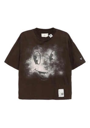 Maison MIHARA YASUHIRO graphic-print T-shirt - Brown
