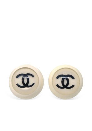 CHANEL Pre-Owned 2001 CC button clip-on earrings - Gold