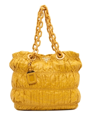 Prada Pre-Owned 2000-2025 Vernice Gaufre Chain tote bag - Yellow