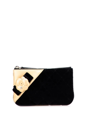 CHANEL Pre-Owned 2017-2018 CC Quilted Velvet Camellia pouch - Black