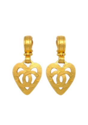 CHANEL Pre-Owned 1995 CC heart dangle earrings - Gold