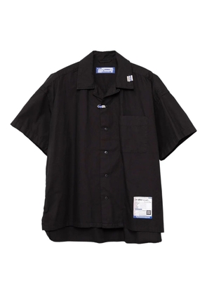 in･stru(men-tal). logo-patch shirt - Black