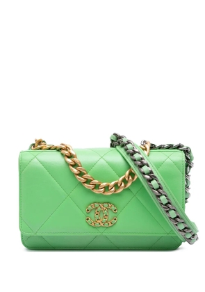 CHANEL Pre-Owned 2020 Quilted Lambskin 19 Wallet on Chain satchel - Green