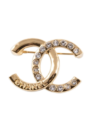 CHANEL Pre-Owned 2000s logo-motif brooch - Gold