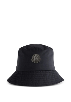 Moncler logo-plaque bucket hat - Blue