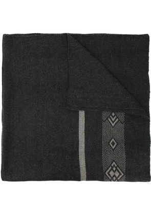 VOZ Wide Diagonal Blanket scarf - Grey