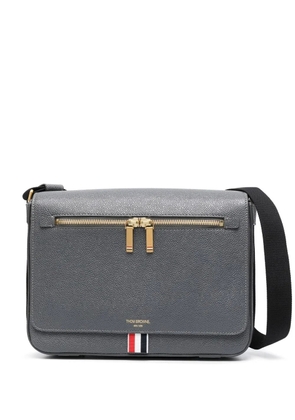 Thom Browne logo-lettering leather messenger bag - Grey