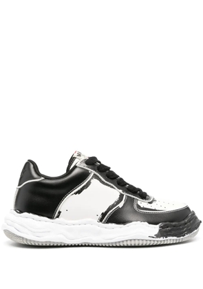 Maison MIHARA YASUHIRO logo-patch faded-effect sneakers - White