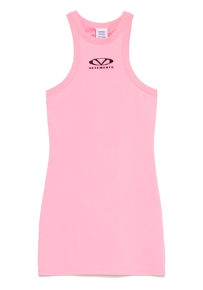 VETEMENTS logo-print mini dress - Pink
