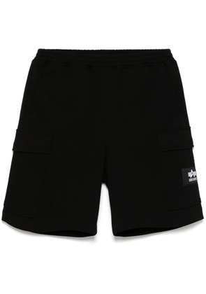 izzue logo-patch cargo shorts - Black