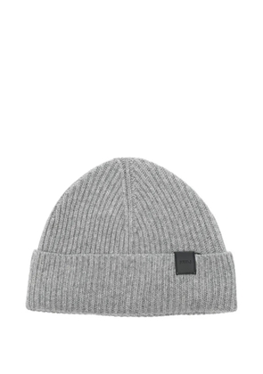 Juun.J ribbed logo-patch beanie - Grey