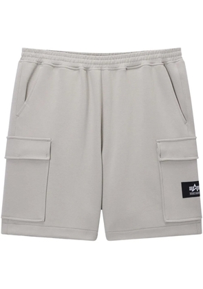 izzue logo-appliqué cargo shorts - Grey