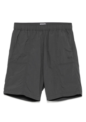izzue logo-patch shorts - Grey