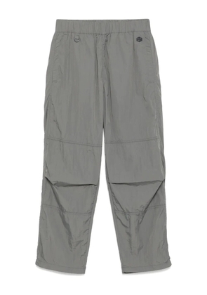 CHOCOOLATE logo-patch pants - Grey