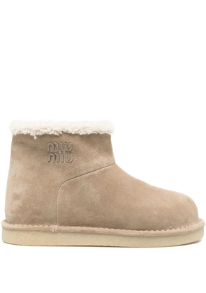 Miu Miu suede shearling-lined ankle boots - Neutrals