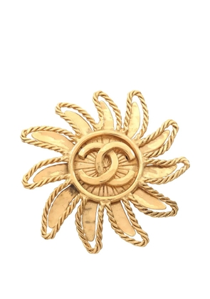 CHANEL Pre-Owned 1986-1988 Coco Mark sun-motif brooch - Gold