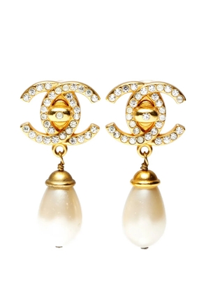 CHANEL Pre-Owned 1996 CC faux-pearl earrings - Gold