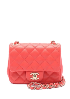 CHANEL Pre-Owned 2021-2022 mini matelassé shoulder bag - Red