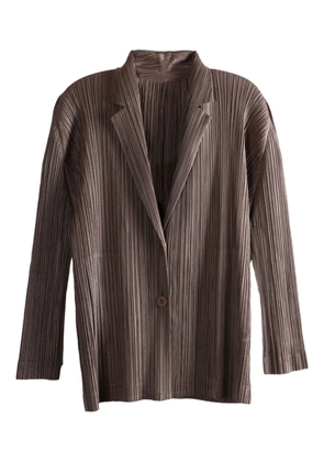 Pleats Please Issey Miyake Buttoned pleated jacket - Brown