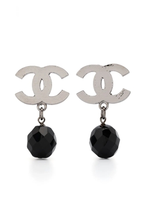 CHANEL Pre-Owned 2010 CC bead-embellished clip-on earrings - Silver
