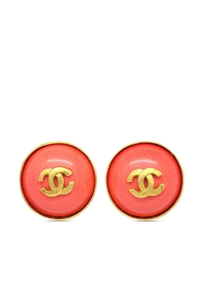 CHANEL Pre-Owned 1997 stone button clip-on earrings - Gold
