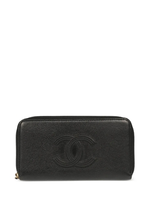 CHANEL Pre-Owned 2018 embossed interlocking CC logo zip wallet - Black