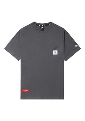 NEW ERA CAP pocket-detail T-shirt - GYD DARK GREY