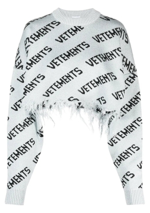 VETEMENTS frayed-hem intarsia-knit jumper - Silver
