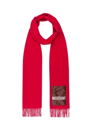 Moschino logo-patch fringed scarf - Red