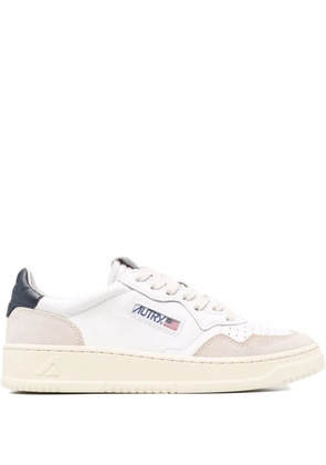 Autry logo-patch lace-up fastening sneakers - White