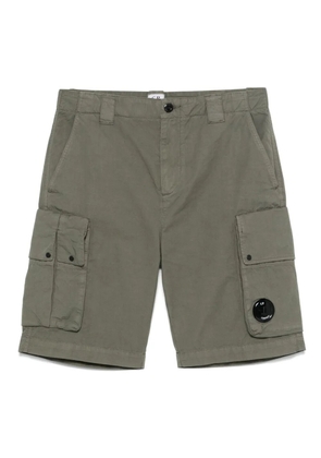 C.P. Company Lens-detail cargo shorts - Green